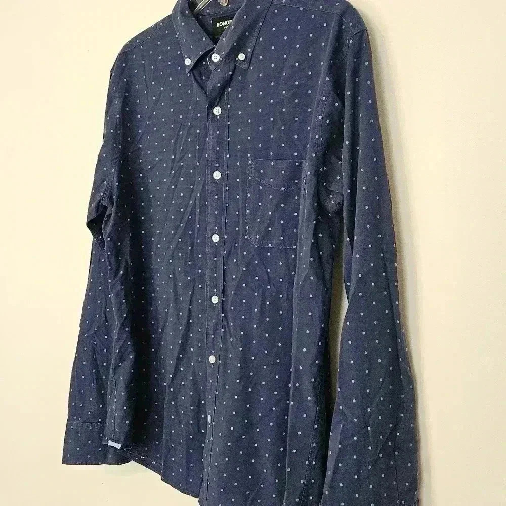 BONOBOS Tailored fit Button Down Size Medium - image 2